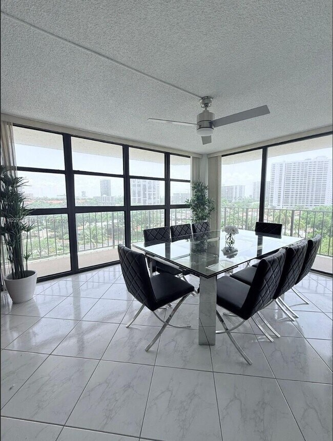 Foto del edificio - 400 Leslie Dr
