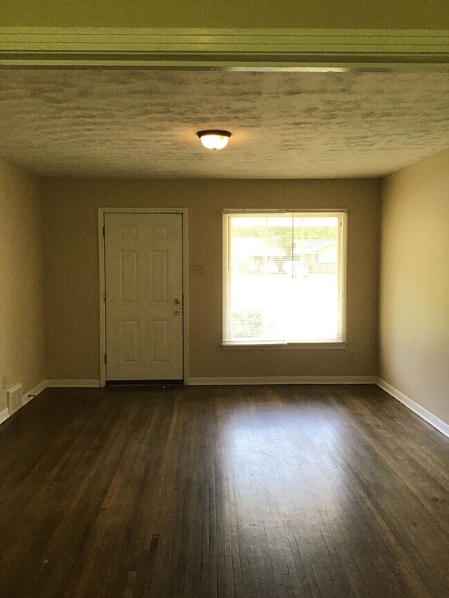 Building Photo - 3356 S Perkins Rd