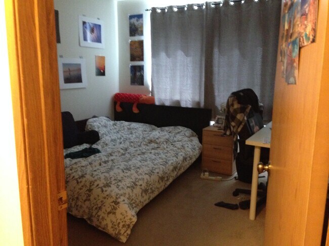 Dormitorio 1 - 4550 7th Ave NE