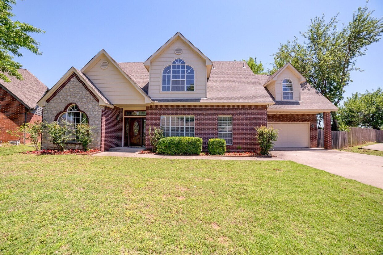 Foto principal - Beautiful home across from Jenks Middle Sc...