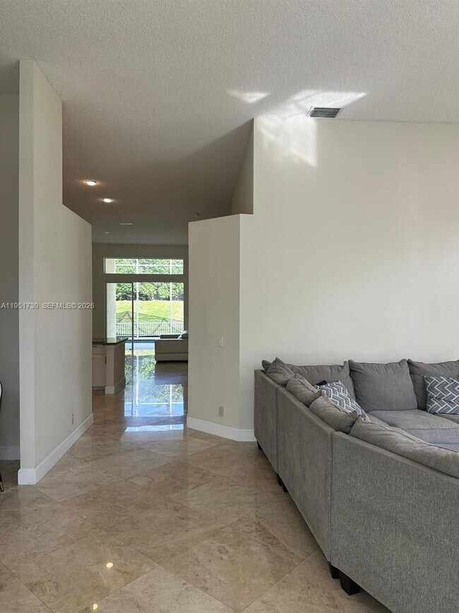 Foto del edificio - 19922 Dinner Key Dr