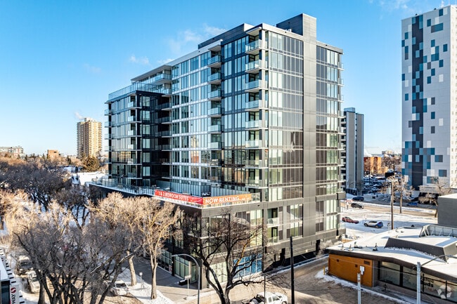 Building Photo - Hat at 122