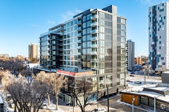 Building Photo - Hat at 122