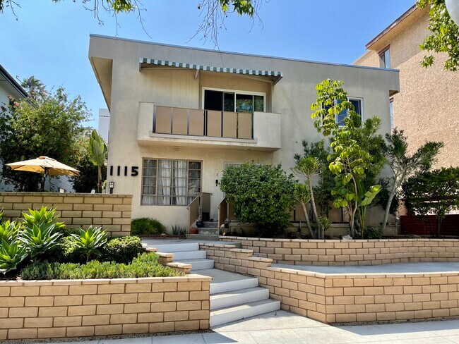 Foto del edificio - 1115 Rexford Dr