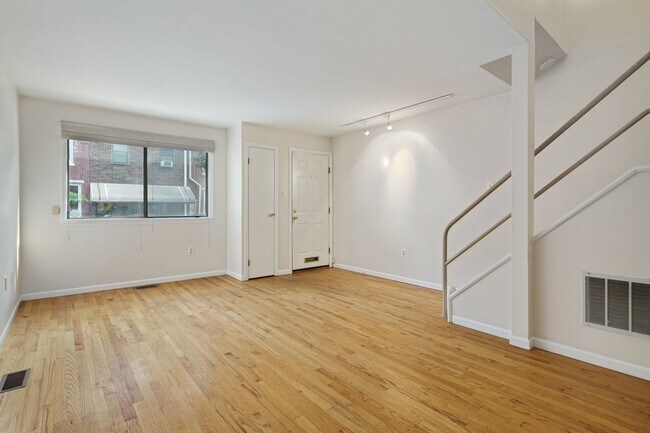 Photo - Beautiful Bella Vista Three Bedroom Townhome with Parking
