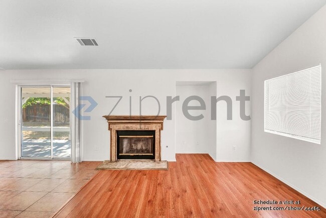 Building Photo - 37551 Deville St