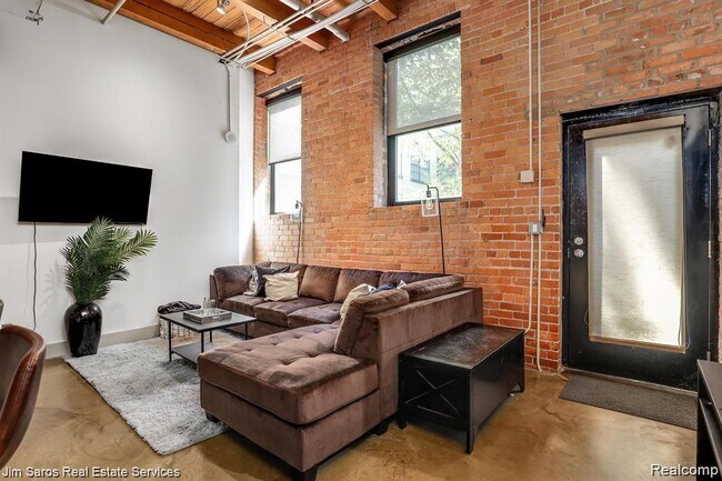 Foto del edificio - 6533 E Jefferson Ave