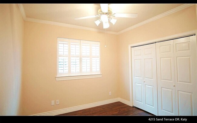 Foto del edificio - 4215 Sand Terrace Dr