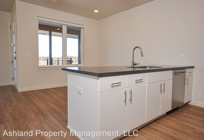 Building Photo - 1550 Myers Ln