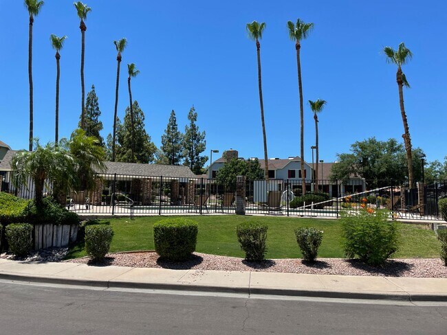 Foto del edificio - 2 Bed / 2.5 Bath Townhouse in Phoenix!