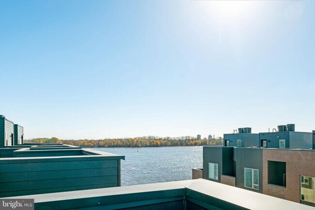 Building Photo - 3203 Parkview Walk