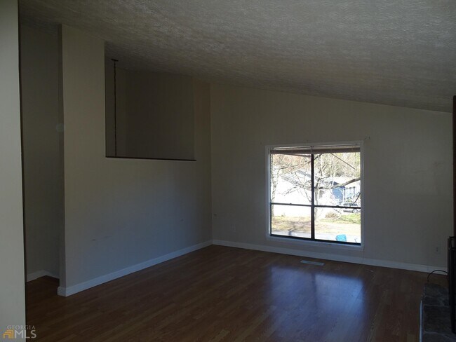 Building Photo - 10035 Piney Ridge Walk