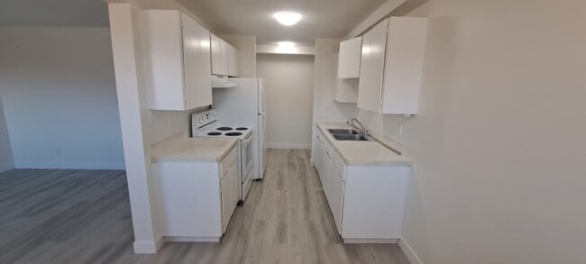 Building Photo - 4507-144 44 Ave