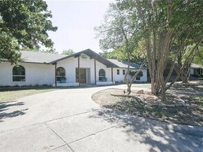 Building Photo - 4704 Woodside Dr