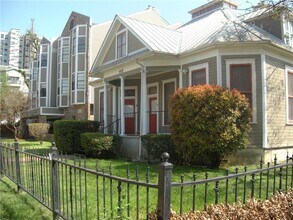 Building Photo - 915 W 23rd St
