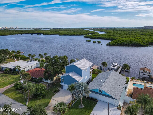 Foto del edificio - 5947 Riverside Dr