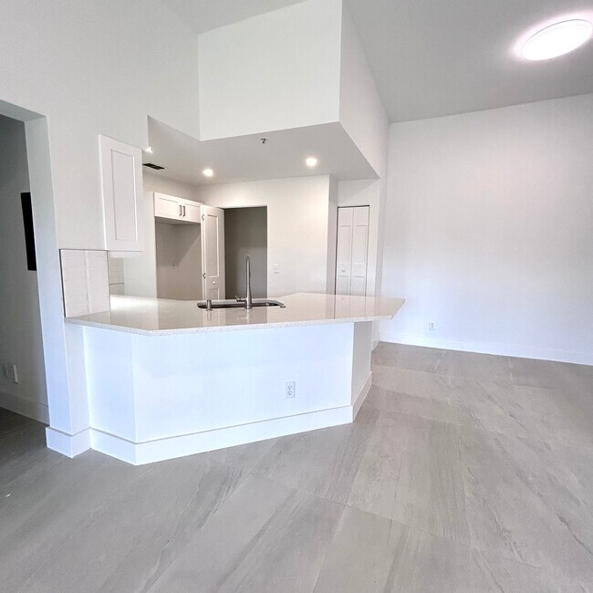 Building Photo - 8275 Ibis Club Dr