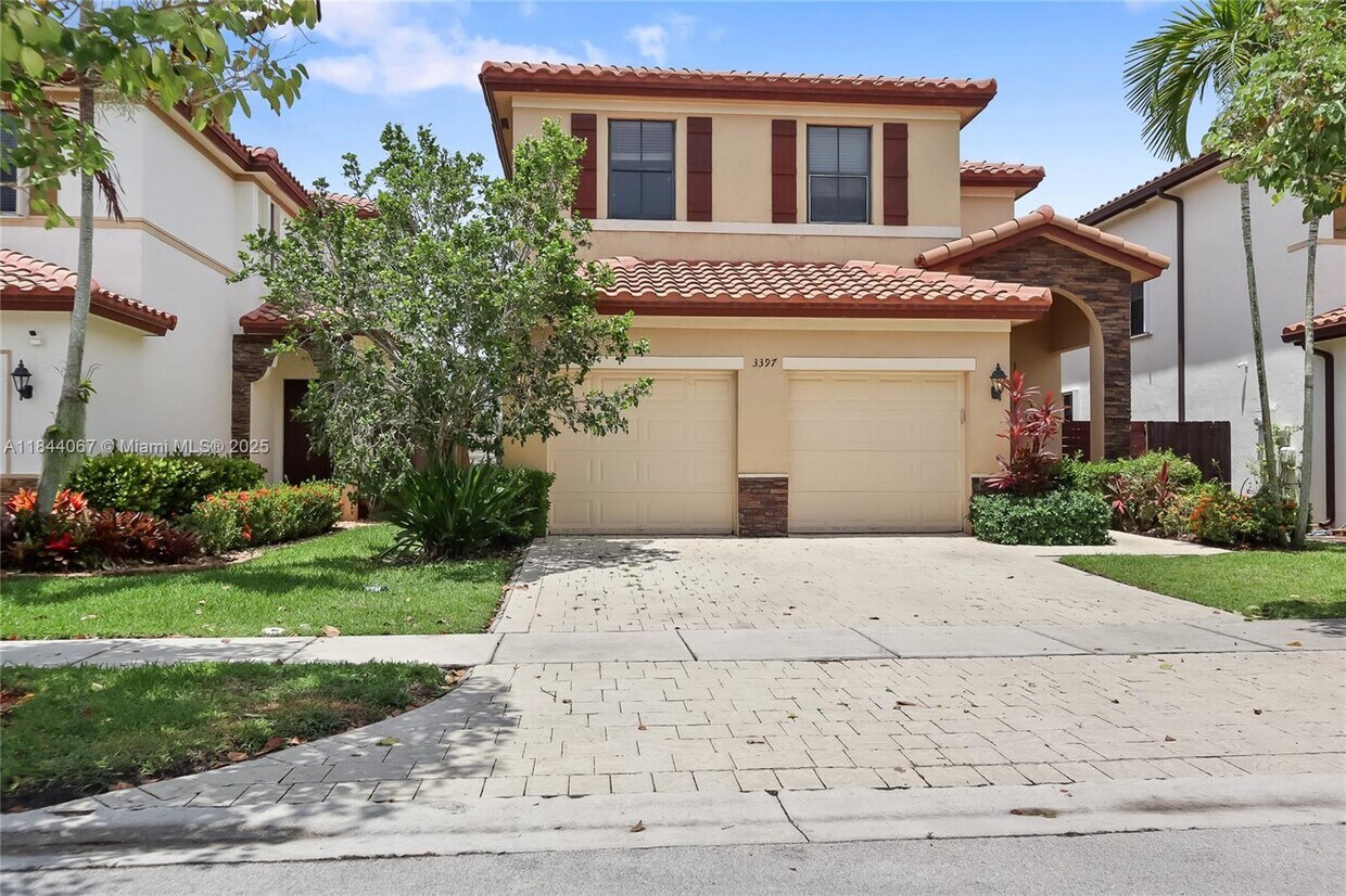 Foto principal - 3397 SE 5th St