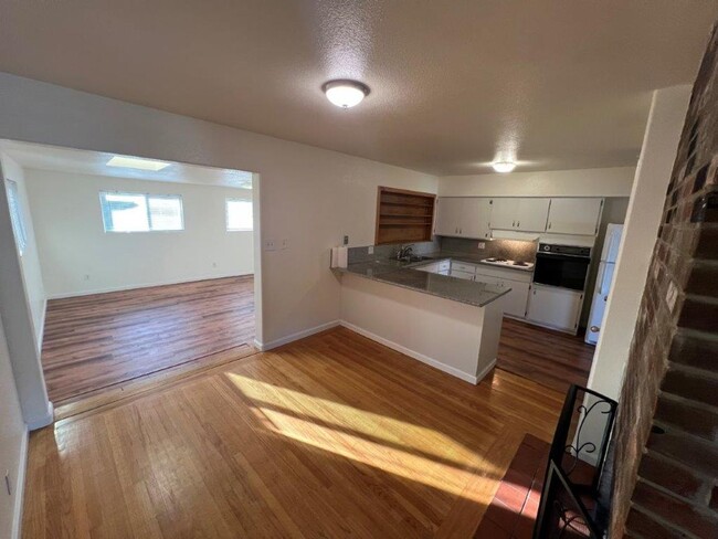 Foto del edificio - Nor Cal Realty Inc, - 2 BD 2 BTH Single fa...