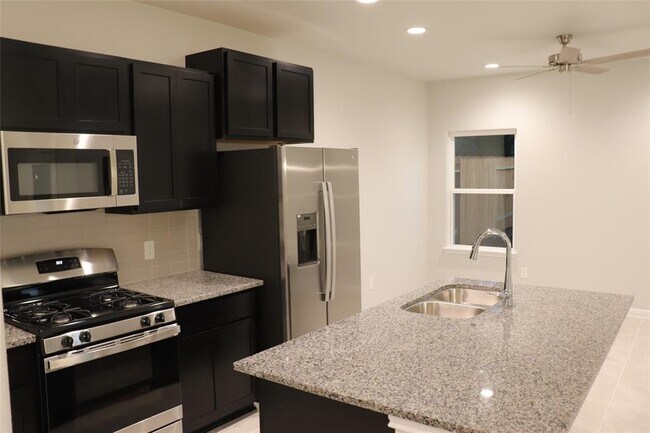 Building Photo - 11857 GATE Dr