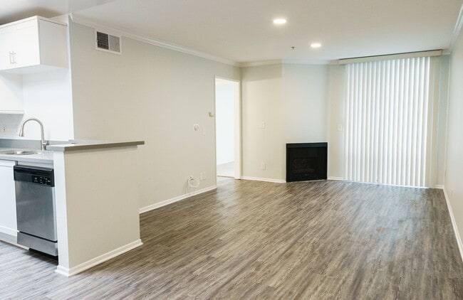 Interior Photo - 816 S. Bundy Dr