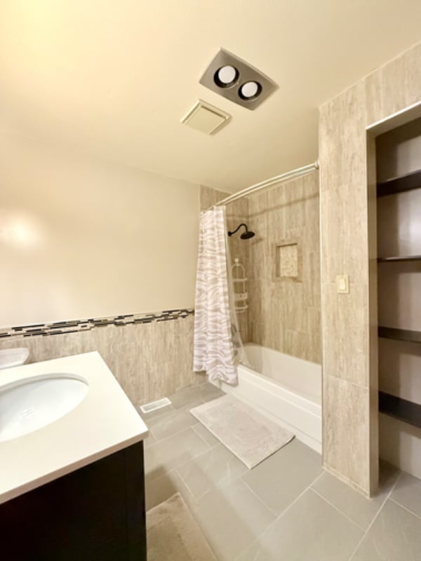 Building Photo - 301 W Mangrum Dr
