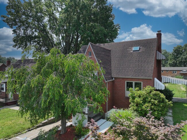 Foto del edificio - 445 Jenne Dr