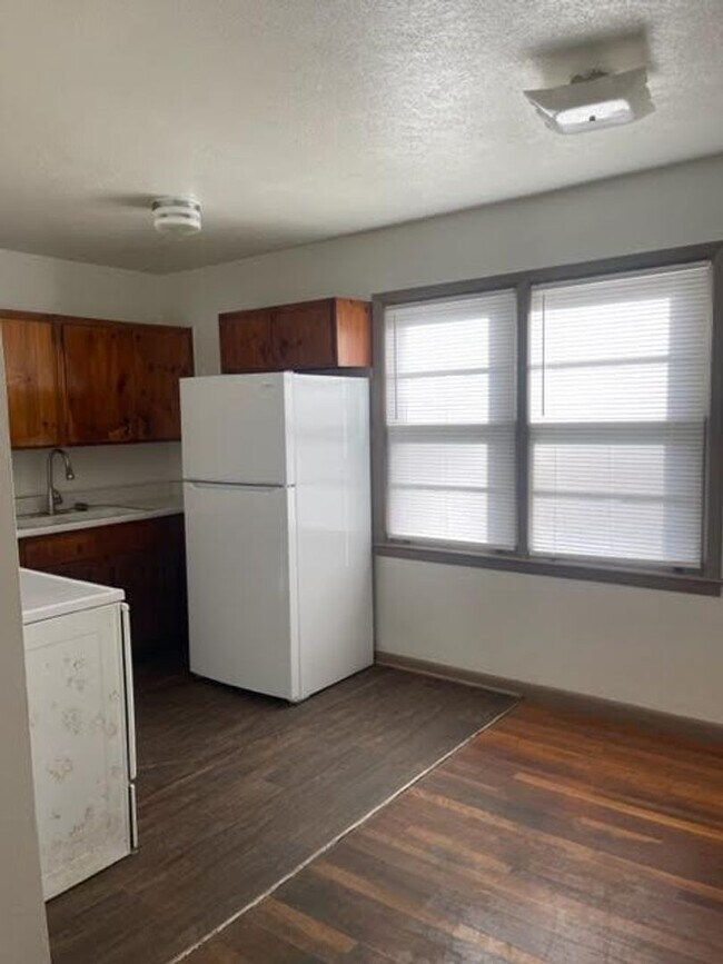 Foto del edificio - Section 8 Accepted on the 3 bedroom, 1 bath home.