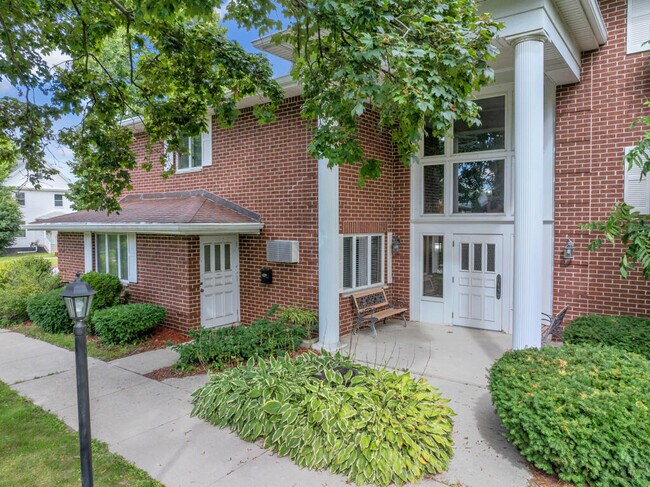 Building Photo - 615 Michigan Ave