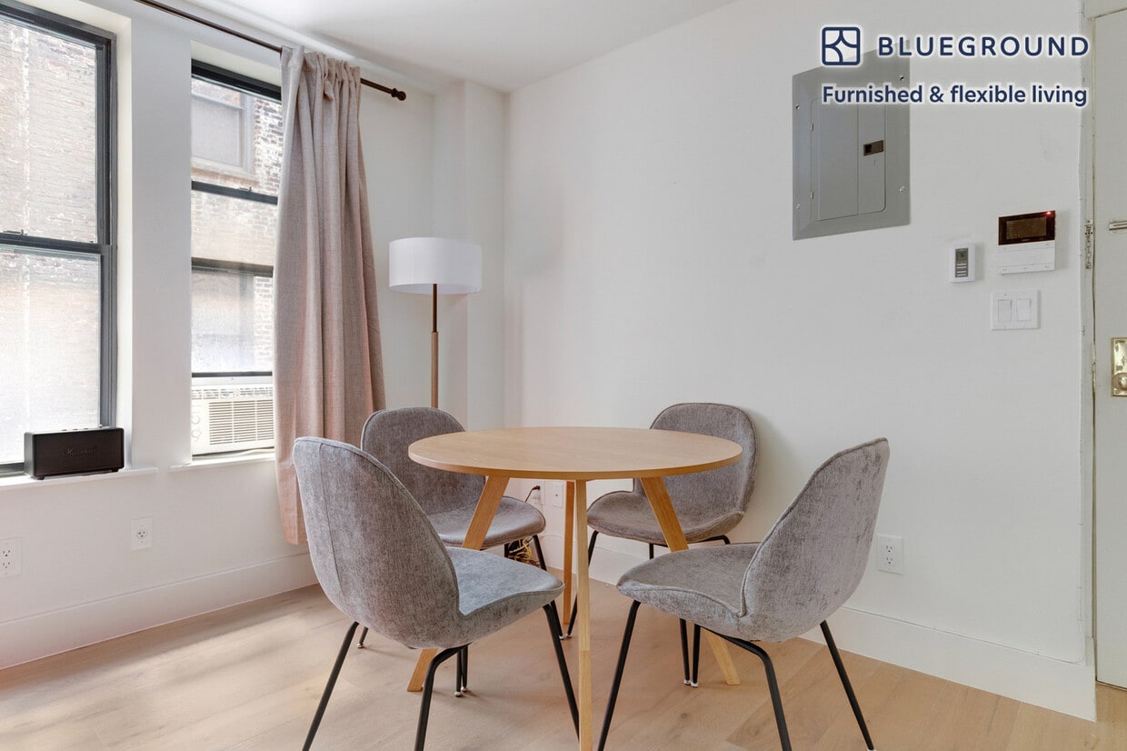 Primary Photo - 236 W 15th St