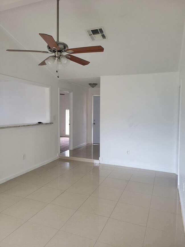 Foto del edificio - 3 bd / 2 bath house