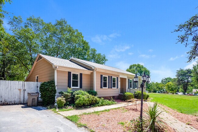 Building Photo - 1004 Ramblewood Ln, Gastonia, NC, 28056