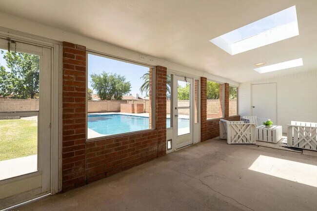 Foto del edificio - 335 E Carter Dr