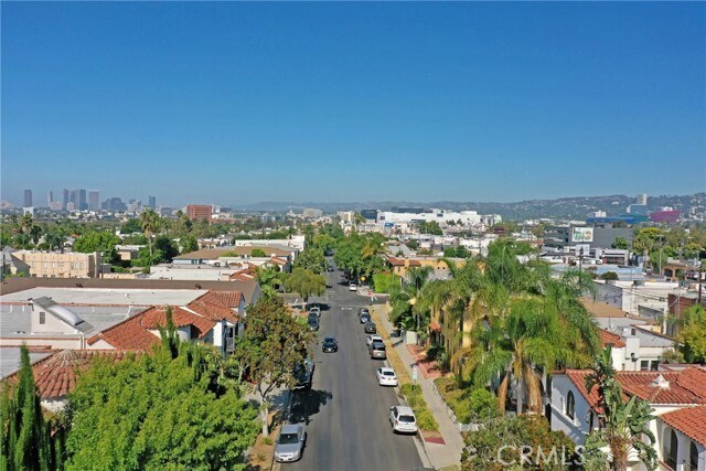 Foto del edificio - 7929 Blackburn Ave