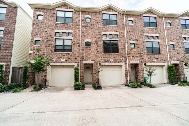 Building Photo - 2710 Hullsmith Dr