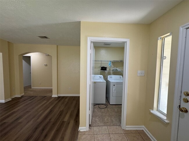 Foto del edificio - 20711 Sycamore Wood Dr