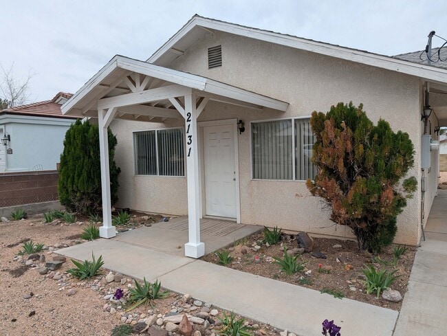 Building Photo - 2131 Kingman Ave