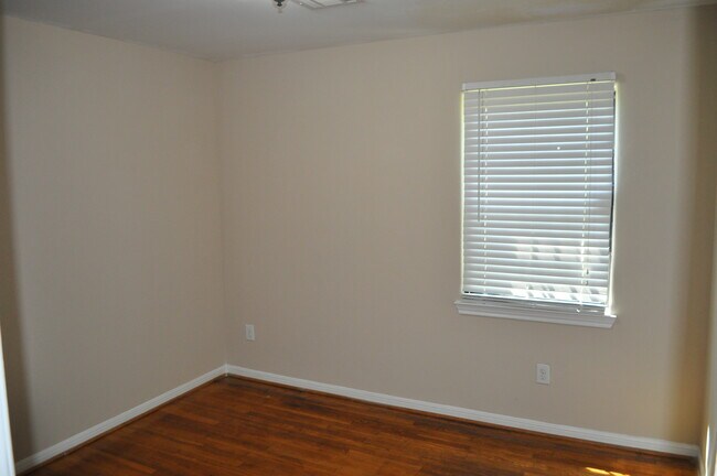 Foto del edificio - 10214 Chesterfield Drive