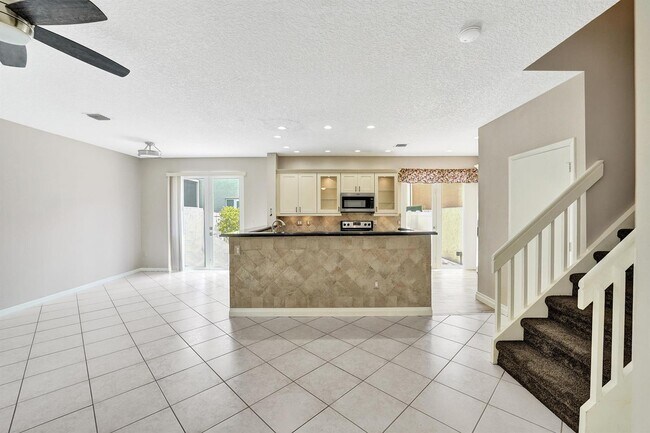 Building Photo - 1365 NW 154th Ln