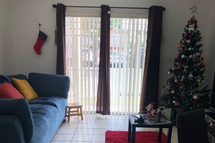 Living room - 1225 W 35th St