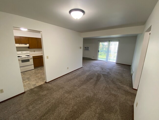 Building Photo - Silver Creek Apartments