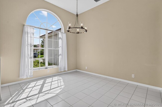 Building Photo - 10031 Lexington Estates Blvd