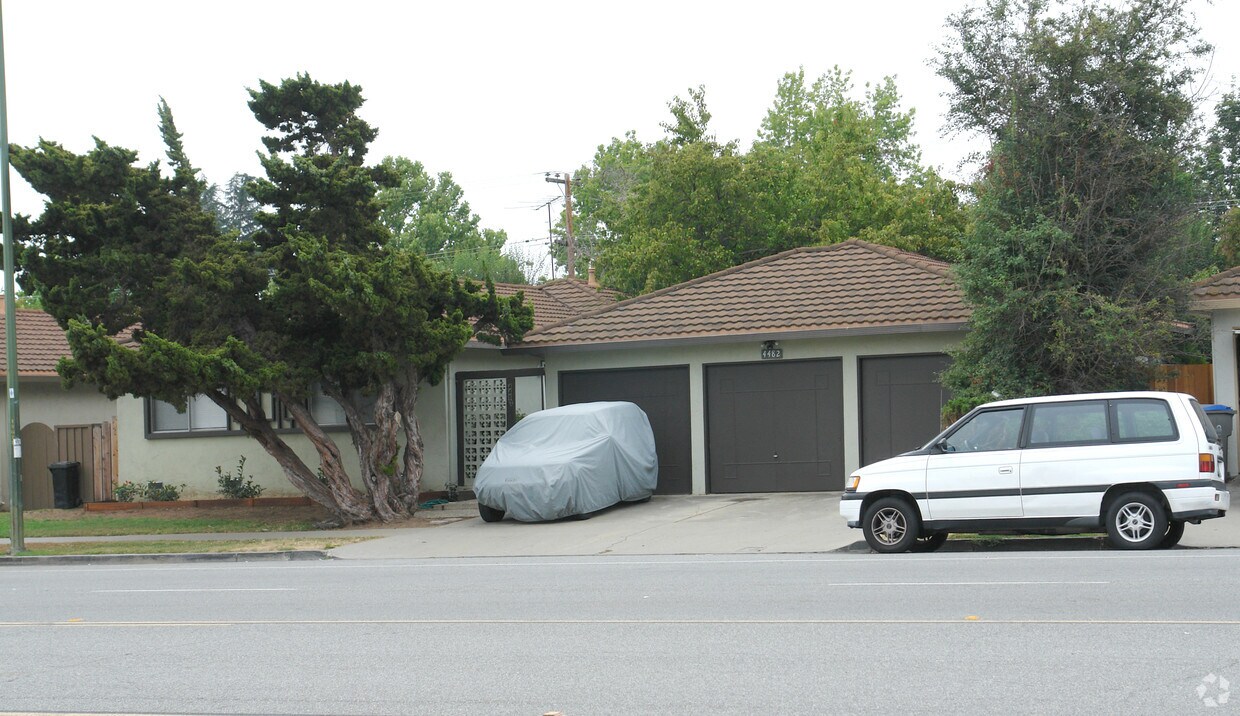 Building Photo - 4482 Hamilton Ave