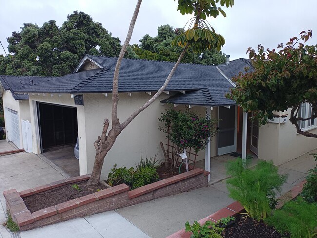 Photo - 554 8th St Apartments