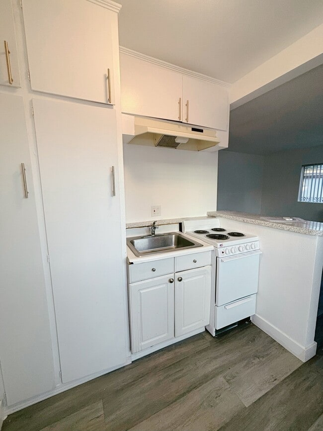 Photo - 6512 Pickering Ave Apartment