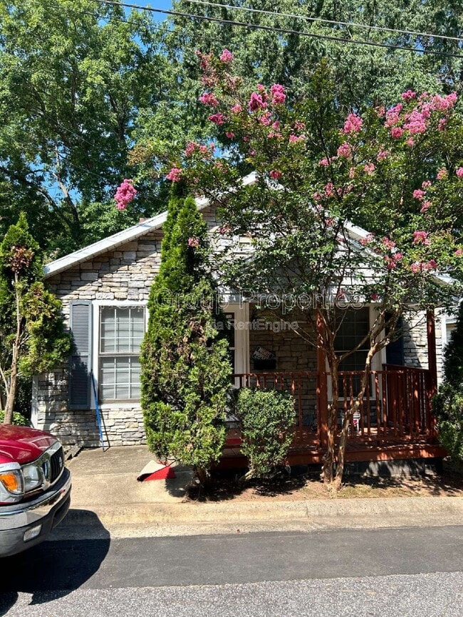 Building Photo - 177 S Maple St
