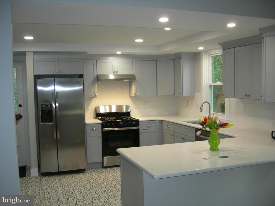 Foto principal - 336 Highland Ave