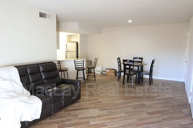 Foto del edificio - 2228 N 52nd St