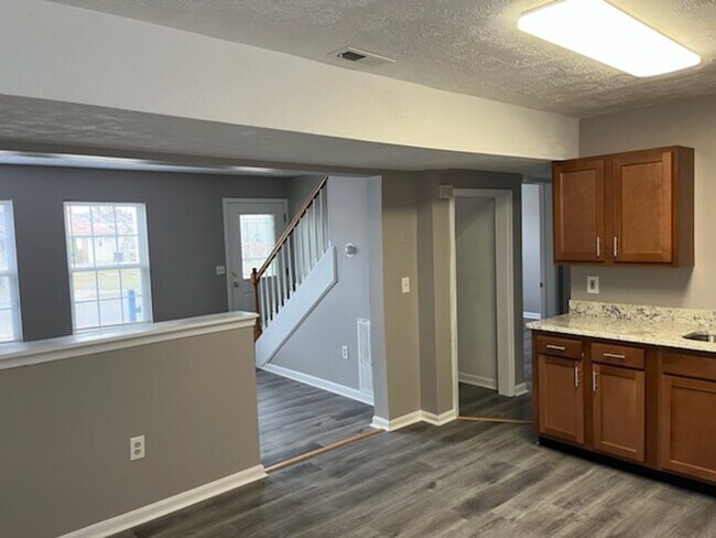 Building Photo - Beautiful 3 Bedroom 2 Bathroom Home