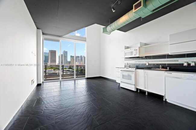 Foto del edificio - 690 SW 1st Ct